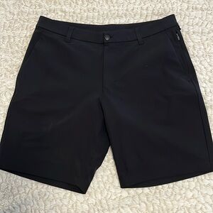 Size 34 Commission Classic-Fit Short 9"
WovenAir